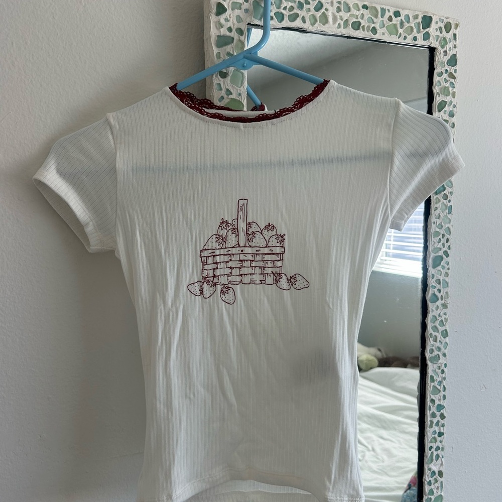 Motel Rocks Top! White w strawberry and lace detail!